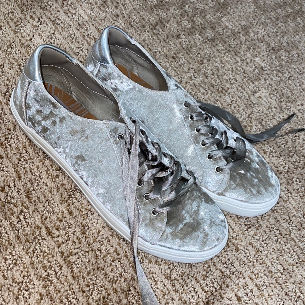 Dolce Vita Crushed Velvet Lace Up Fashion Sneakers Size 8
